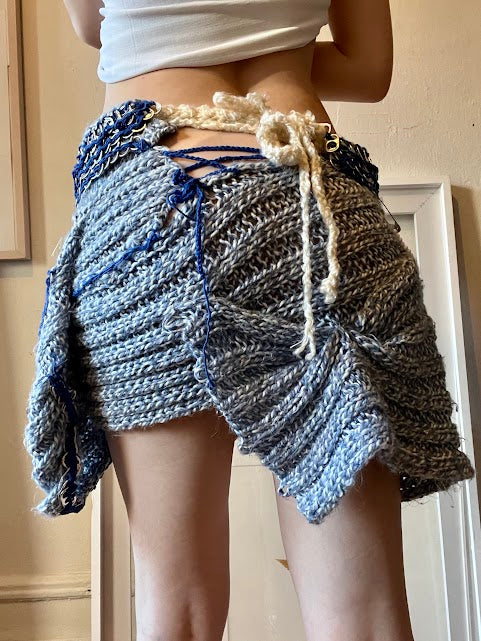 Pleated Wool skirt